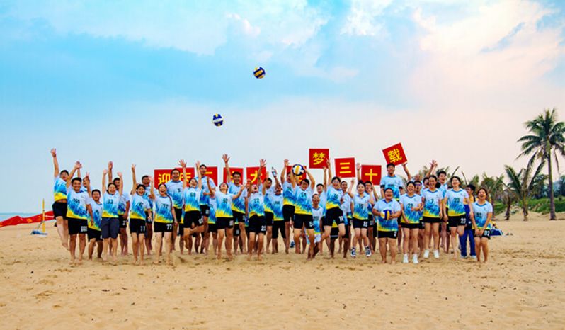 首届沙排｜当20多岁的我们碰到20多公里的海滩