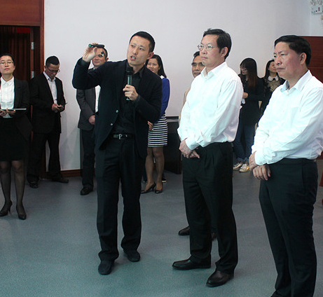 湛江市委书记郑人豪一行调研冠豪高新