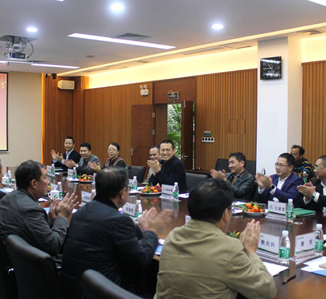 湛江市政协主席、湛江开发区党委书记许顺一行 慰问调研冠豪高新