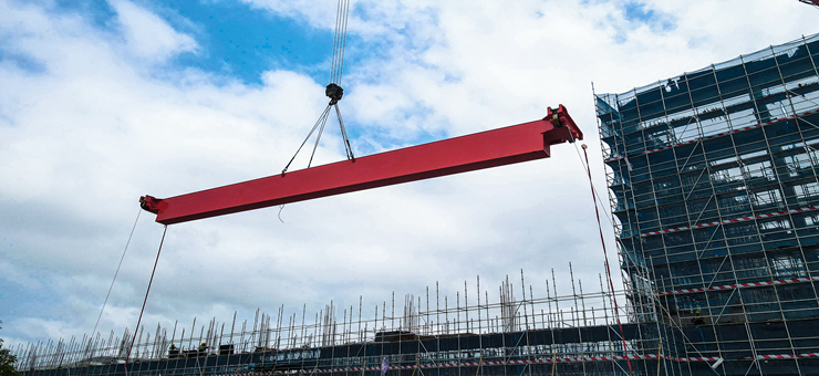 【二期项目进行时】冠豪高新30万吨白卡纸机项目主厂房行车成功吊装